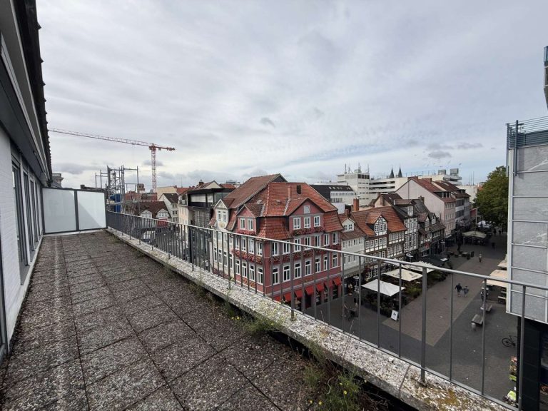 Dachterrasse mit Blick in die Fußgängerzone